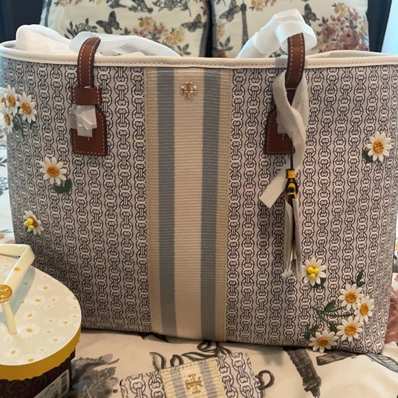 Tory Burch bundle - Picture 5 of 7